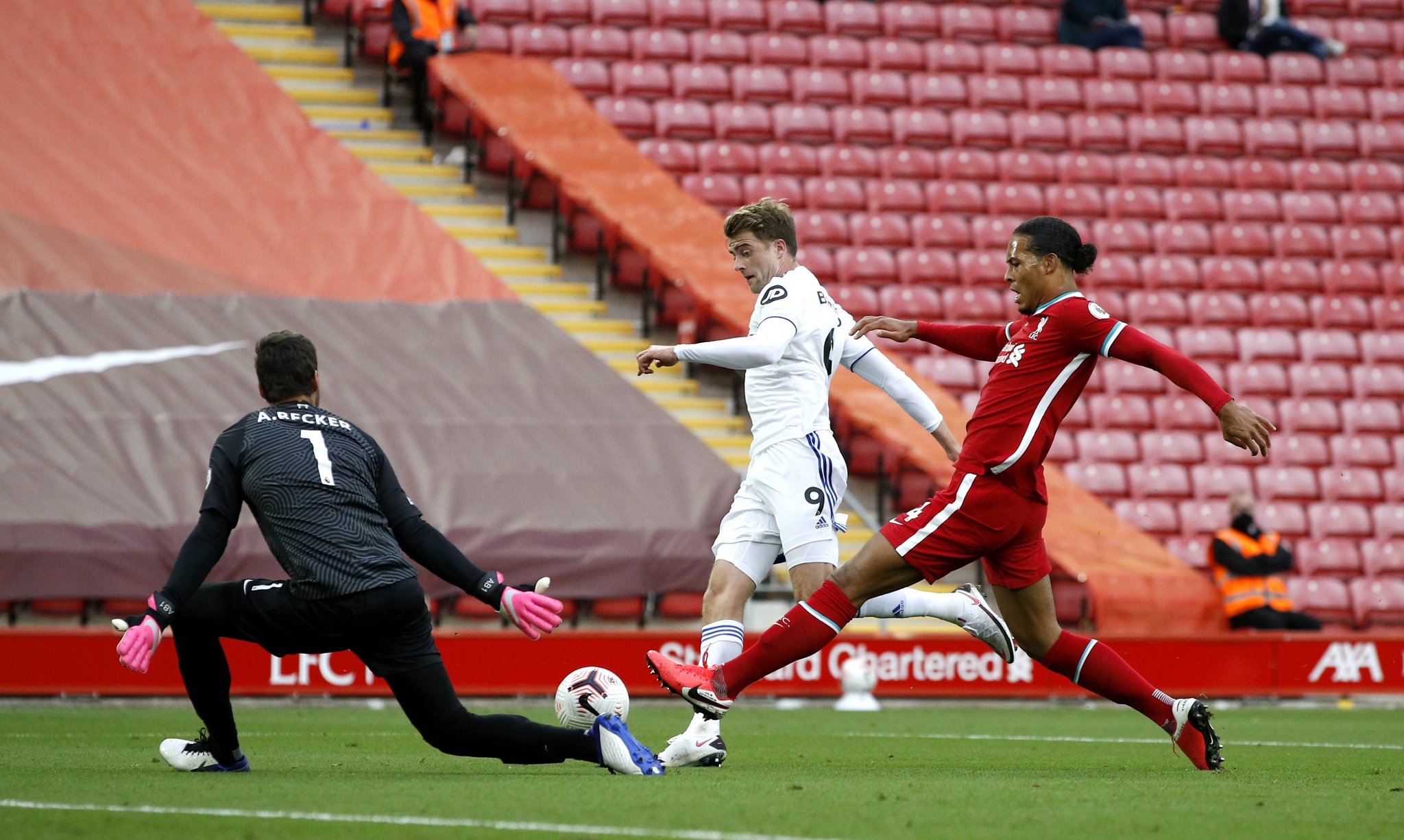 例首次突破 例首次突破